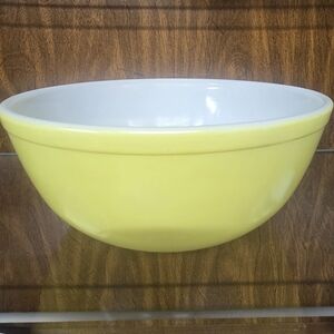 Vtg Pyrex Yellow Primary Mixing Bowl 404